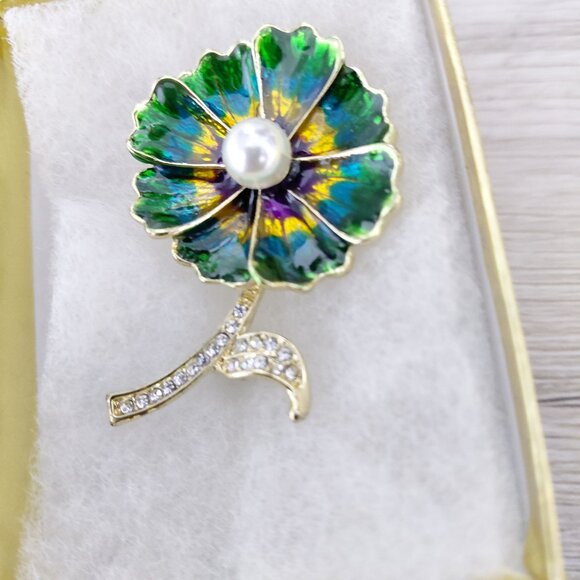 Round  Rhinestone Flower Brooch - Picture 2 of 4